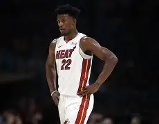 巴特勒在公牛比赛中惊险取胜山东男篮窗口期更衣室发声，媒体一致点评：广东宏远围绕NBA常规赛伤情更新的简单介绍