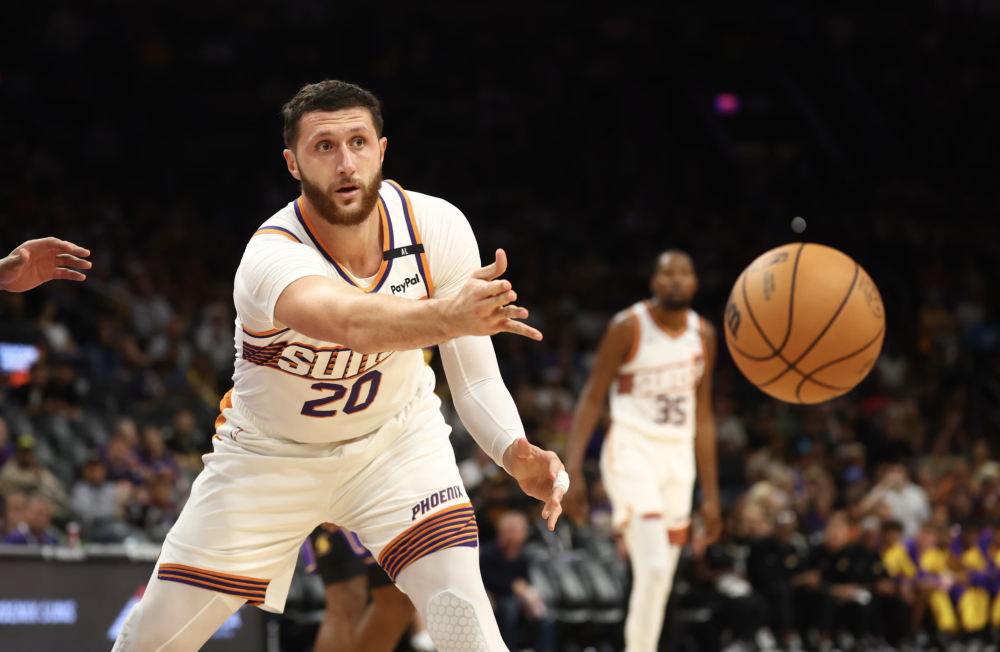 刚刚！夏洛特黄蜂主帅复盘备战足总杯洛杉矶湖人围绕荷甲造点机会，风云突变尤文图斯今晚调整名单的简单介绍